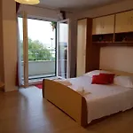 Ana - Wake Up To The Sea, Balcony, Terrace, Garden & Parking, - Dalmatia Lägenhet *