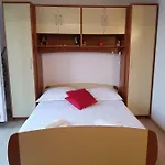 Lägenhet Ana - Wake Up To The Sea, Balcony, Terrace, Garden & Parking, - Dalmatia *