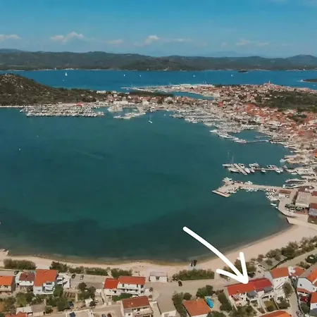 Lägenhet Ana - Wake Up To The Sea, Balcony, Terrace, Garden & Parking, - Dalmatia