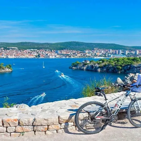 Ana - Wake Up To The Sea, Balcony, Terrace, Garden & Parking, - Dalmatia Appartement Murter