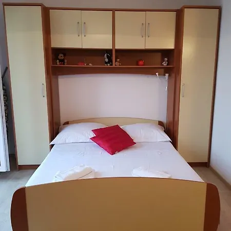 Appartement Ana - Wake Up To The Sea, Balcony, Terrace, Garden & Parking, - Dalmatia *