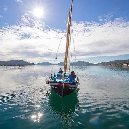 Ana - Wake Up To The Sea, Balcony, Terrace, Garden & Parking, - Dalmatia Appartement