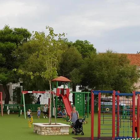 Ana - Wake Up To The Sea, Balcony, Terrace, Garden & Parking, - Dalmatia *