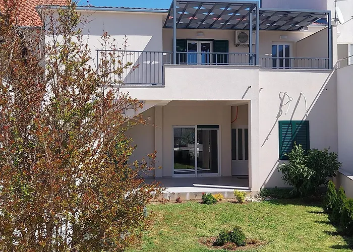 Ana - Wake Up To The Sea, Balcony, Terrace, Garden & Parking, - Dalmatia * Murter