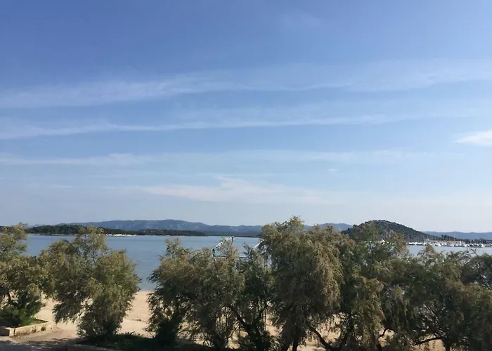 Ana - Wake Up To The Sea, Balcony, Terrace, Garden & Parking, - Dalmatia Lägenhet *