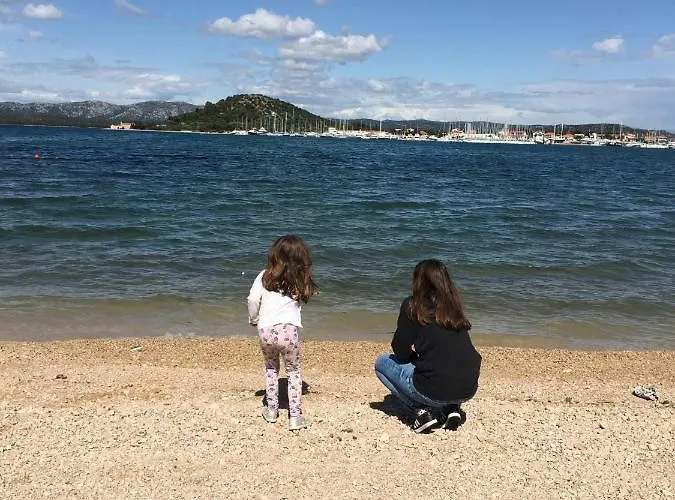 Ana - Wake Up To The Sea, Balcony, Terrace, Garden & Parking, - Dalmatia Apartament Murter