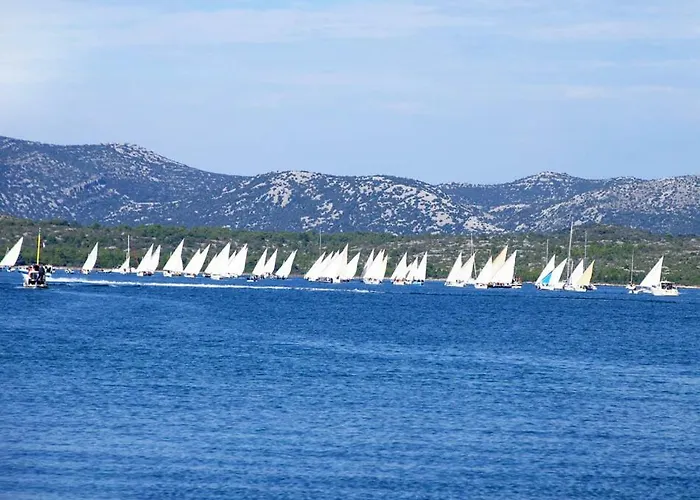 Ana - Wake Up To The Sea, Balcony, Terrace, Garden & Parking, - Dalmatia Apartament