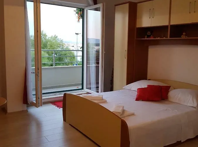 Ana - Wake Up To The Sea, Balcony, Terrace, Garden & Parking, - Dalmatia Daire *