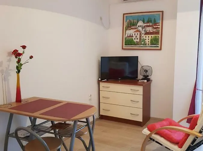 Ana - Wake Up To The Sea, Balcony, Terrace, Garden & Parking, - Dalmatia *