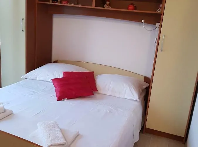 Ana - Wake Up To The Sea, Balcony, Terrace, Garden & Parking, - Dalmatia *