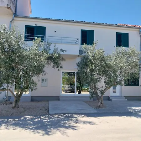 Ana - Wake Up To The Sea, Balcony, Terrace, Garden & Parking, - Dalmatia Daire *