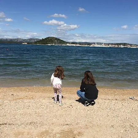 Ana - Wake Up To The Sea, Balcony, Terrace, Garden & Parking, - Dalmatia Appartamento Murter