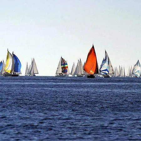 Ana - Wake Up To The Sea, Balcony, Terrace, Garden & Parking, - Dalmatia Appartamento