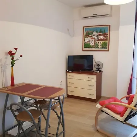 Ana - Wake Up To The Sea, Balcony, Terrace, Garden & Parking, - Dalmatia *