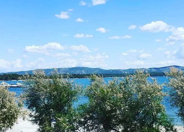 Apartman Ana - Wake Up To The Sea, Balcony, Terrace, Garden & Parking, - Dalmatia Murter