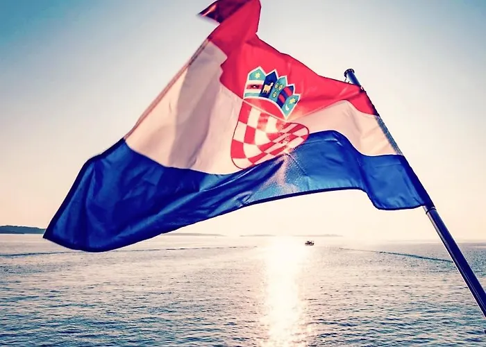 Ana - Wake Up To The Sea, Balcony, Terrace, Garden & Parking, - Dalmatia Apartman