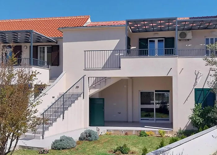 Ana - Wake Up To The Sea, Balcony, Terrace, Garden & Parking, - Dalmatia * Murter