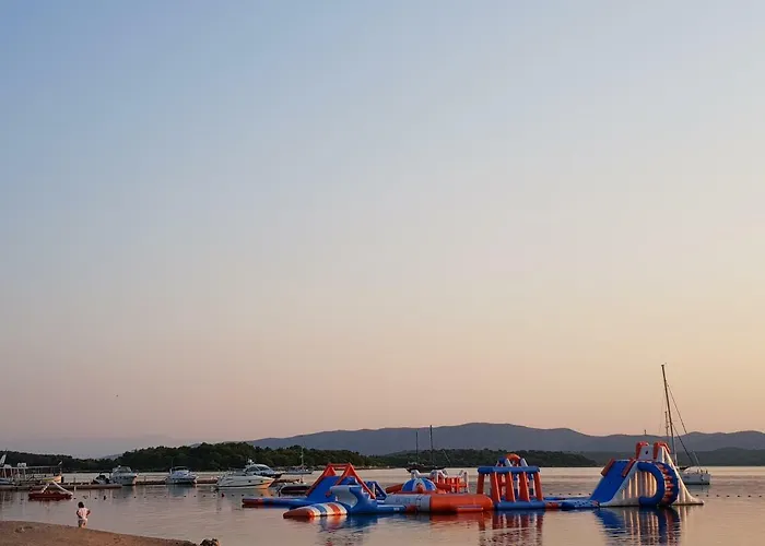 Apartman Ana - Wake Up To The Sea, Balcony, Terrace, Garden & Parking, - Dalmatia Murter