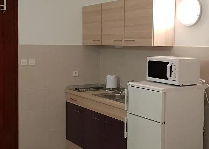 Apartman Ana - Wake Up To The Sea, Balcony, Terrace, Garden & Parking, - Dalmatia